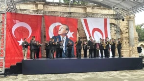 Cumhuriyet coşkusu hava muhalefetine rağmen ilçeleri sardı