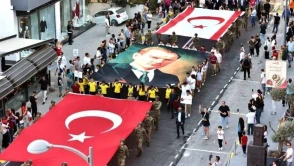 Lefkoşa'da 29 Ekim coşkusuna yağmur engeli