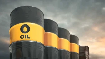Petrol piyasasında tansiyon düşüyor: Diplomatik çabalar fiyatları aşağı çekti