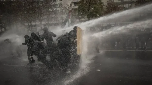 Avrupa genelinde sokaklar hareketlendi: Z kuşağının öfkesi hükümetleri terletiyor