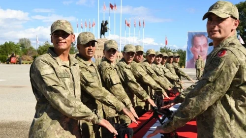 Mehmetçik için gurur günü: Eğitimlerini tamamlayan erler yemin etti