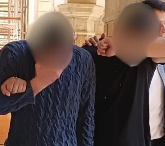 Elçilik önündeki büfeyi soydular: Sabıkalı ikili hakim karşısında